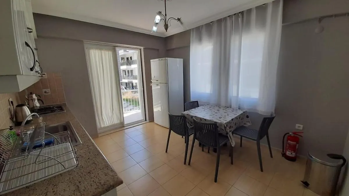 Four Rooms Two Bathrooms Apartment In The Center Of 费特希耶 土耳其