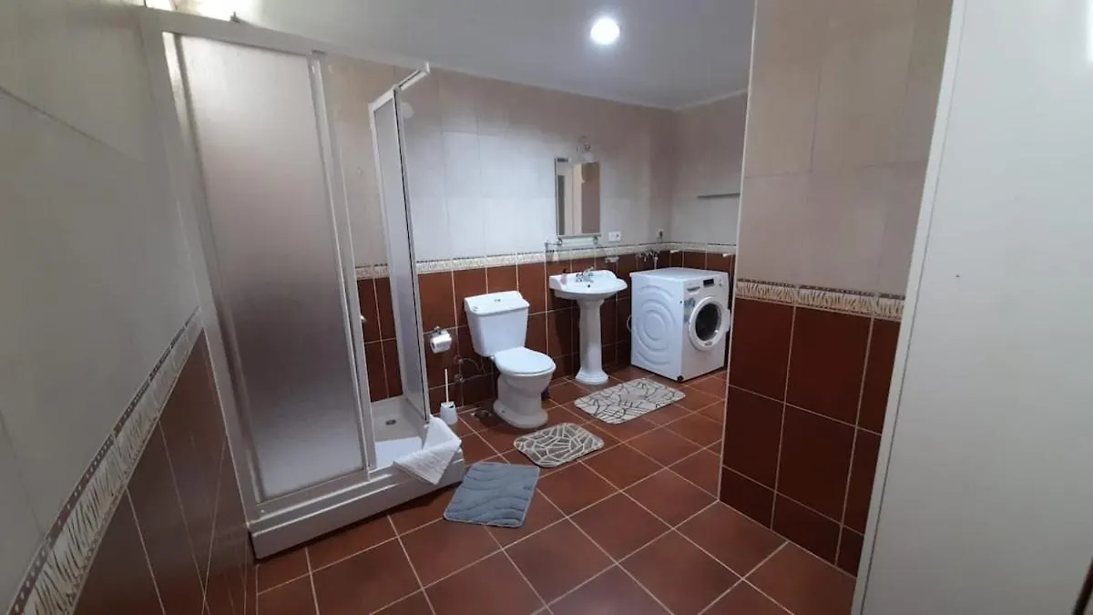 Four Rooms Two Bathrooms Apartment In The Center Of 费特希耶